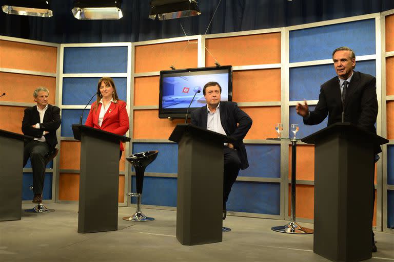 Massaccesi, Odarda, Weretilneck y Pichetto, durante el debate