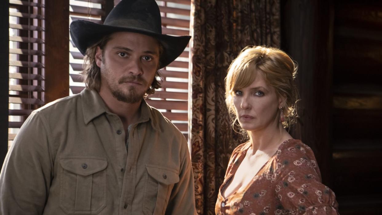  Luke Grimes and Kelly Reilly in Yellowstone. 