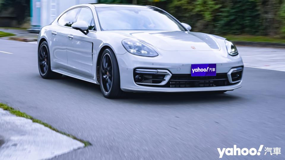 2022 Porsche小改款Panamera 4都會試駕，成熟大人的務實玩物！