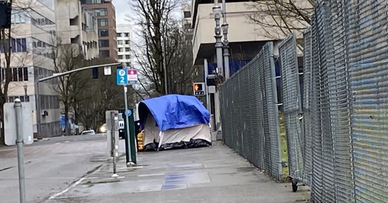 A homeless tent blocks the sidewalk on SW 10th in Portland, February 2024 (Keith Martin)