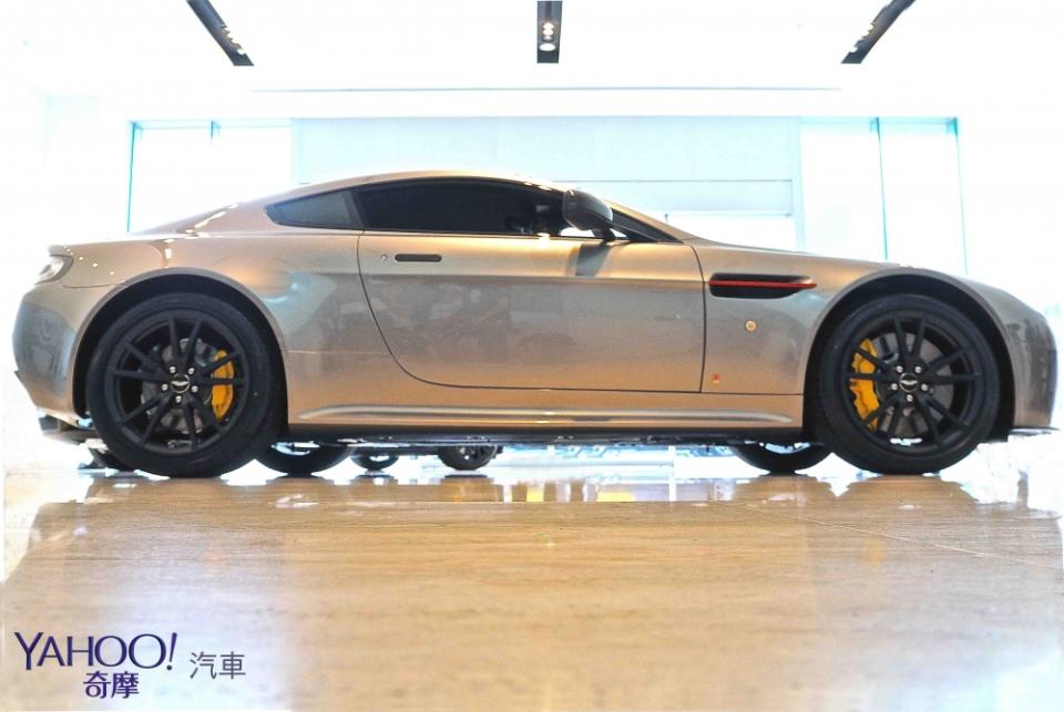 女武神的飛行前奏曲，Aston Martin Vantage S RBR Edition限量抵台