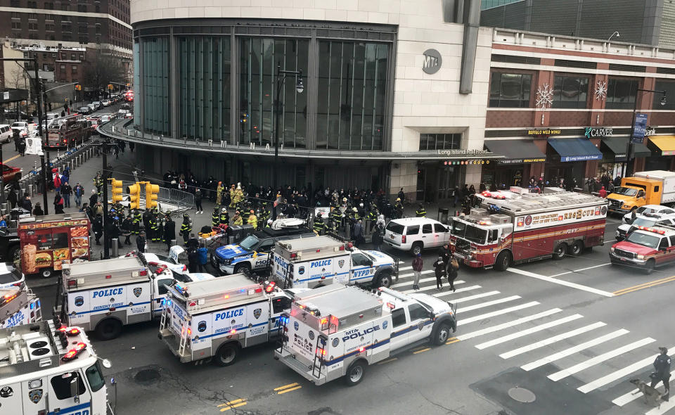 Long Island Rail Road commuter train derails in Brooklyn