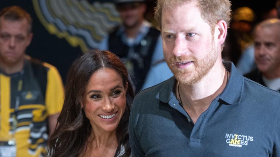 meghan markle and prince harry showing pda at the invictus games