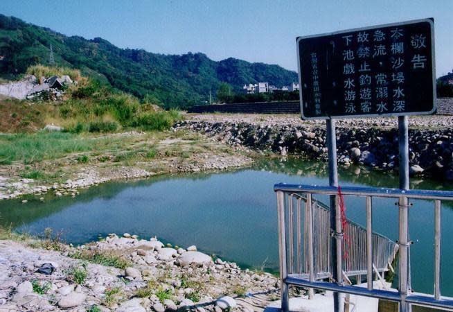 台中市太平區今（20日）停水，頭汴坑溪就出現疑似為了洗澡而溺斃的浮屍，引發討論。（翻攝自大台中生活圈資訊）