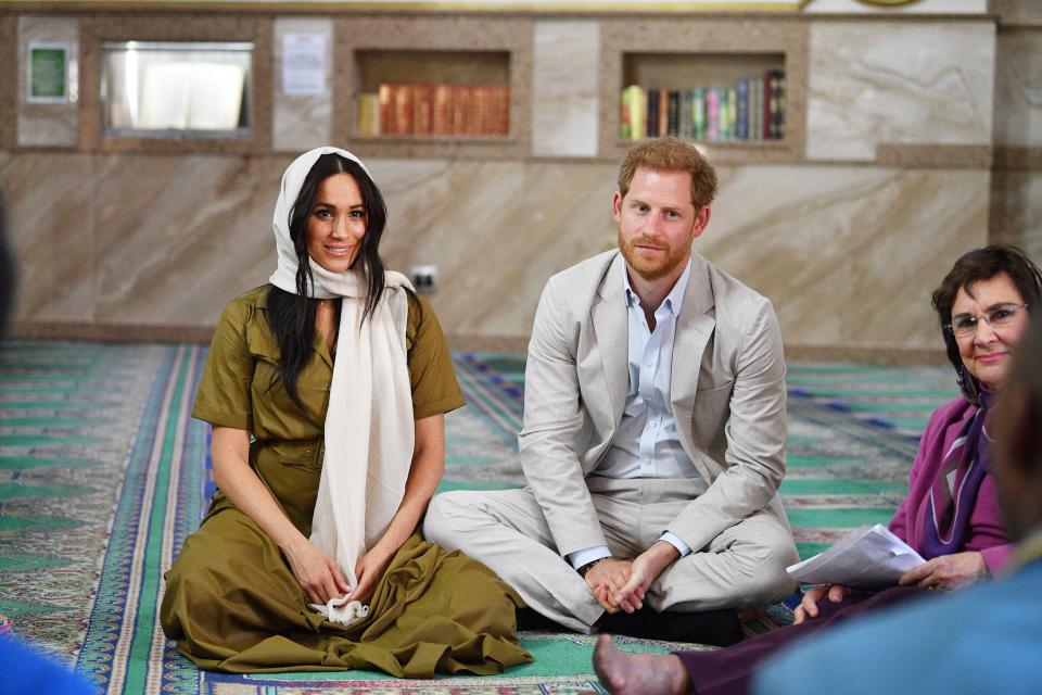 Meghan and Harry reunited to visit the Auwal Mosque. It is the oldest mosque in South Africa, built in 1794 during British occupation of the Cape of Good Hope. Meghan changed into an olive green maxi dress, which she wore with a cream-colored headscarf for the mosque visit.