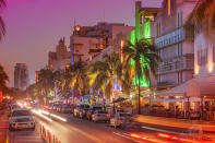 <p>Si lo tuyo son la fiesta y la playa, este sería el destino ideal. El clima es ideal durante esta temporada, del año, con una temperatura promedio de 70F (21 C). Lo único malo es que es temporada alta, así que tendrás que revisar la ocupación hotelera para encontrar lugar. Conoce otros 6 destinos ideales para diciembre recomendados por el portal <em><a rel="nofollow noopener" href="https://www.businessinsider.com/best-places-to-visit-december-2018-10" target="_blank" data-ylk="slk:Business Insider;elm:context_link;itc:0;sec:content-canvas" class="link ">Business Insider</a></em>. Foto: ac productions / Getty Images. </p>