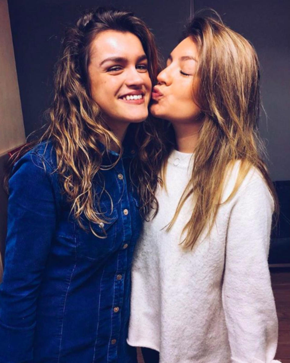 <p>Irene Llorente compartió en febrero esta imagen en la que aparece con Amaia Romero. No, la del posado no es Ana Guerra, aunque esta última pensara que era ella quien salía en la foto. Un error que provocó la broma de Agoney y <a rel="nofollow noopener" href="https://twitter.com/merceedeees12/status/1080953885777367041" target="_blank" data-ylk="slk:varios ‘memes’;elm:context_link;itc:0;sec:content-canvas" class="link ">varios ‘memes’</a> en Twitter. (Foto: Instagram / <a rel="nofollow noopener" href="https://www.instagram.com/p/BfvM5BTlc7K/" target="_blank" data-ylk="slk:@irenells;elm:context_link;itc:0;sec:content-canvas" class="link ">@irenells</a>). </p>