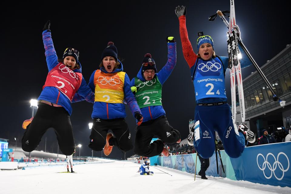 <p>Une joie éclatante pour les biathlètes Anaïs Chevalier, Justine Braisaz, Marie Dorin Habert et Anaïs Bescond : le relais 4x6km féminin est médaillé de bronze ! (Crédit : AFP) </p>