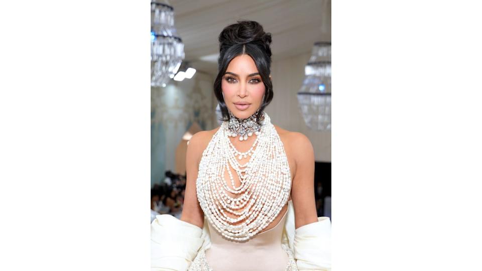 Kim opted for draped pearls by Schiaparelli 