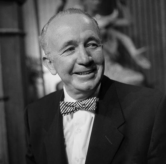 Walter Brennan (3 Oscars)