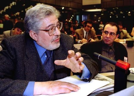 Italian Film director Ettore Scola (L), adresses journalists as Giuseppe Tornatore (R) looks on, during their joint press conference on the "Television without frontiers" at the European Parliament, February 13, 1996. REUTERS/Files