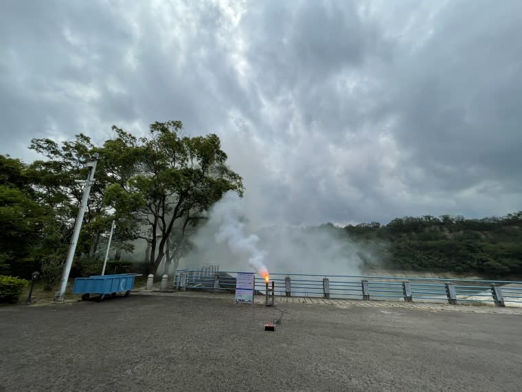 由於鋒面通過西半部有降雨機會，水利署通知8水庫進行人工增雨（圖為明德水庫）。   圖：水利署／提供