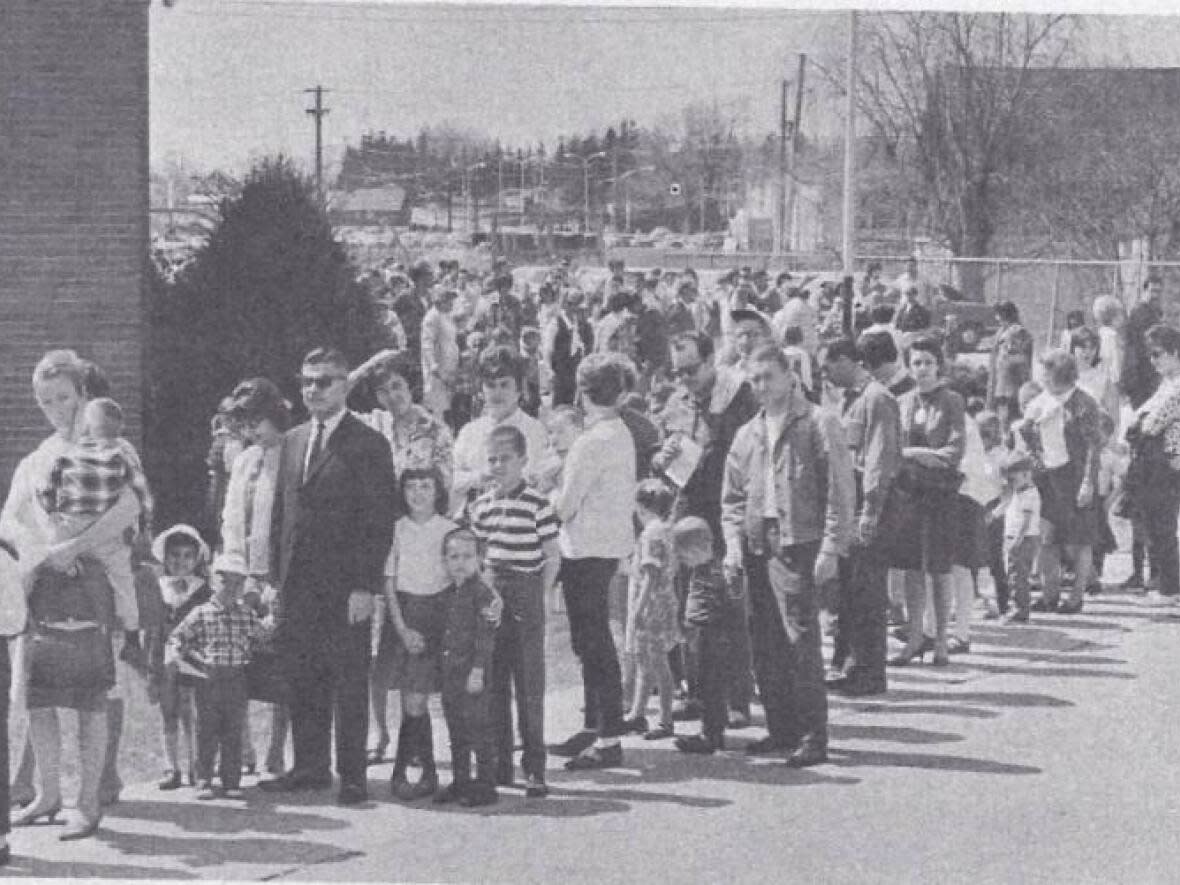 This photo was featured in a 1968 article in The Canadian Nurse/L'Infirmiere Canadienne. It was written by Dorothy M. Mumby who was the director of public health nursing for Middlesex-London District Health Unit. (L'Infirmiere Canadienne - image credit)