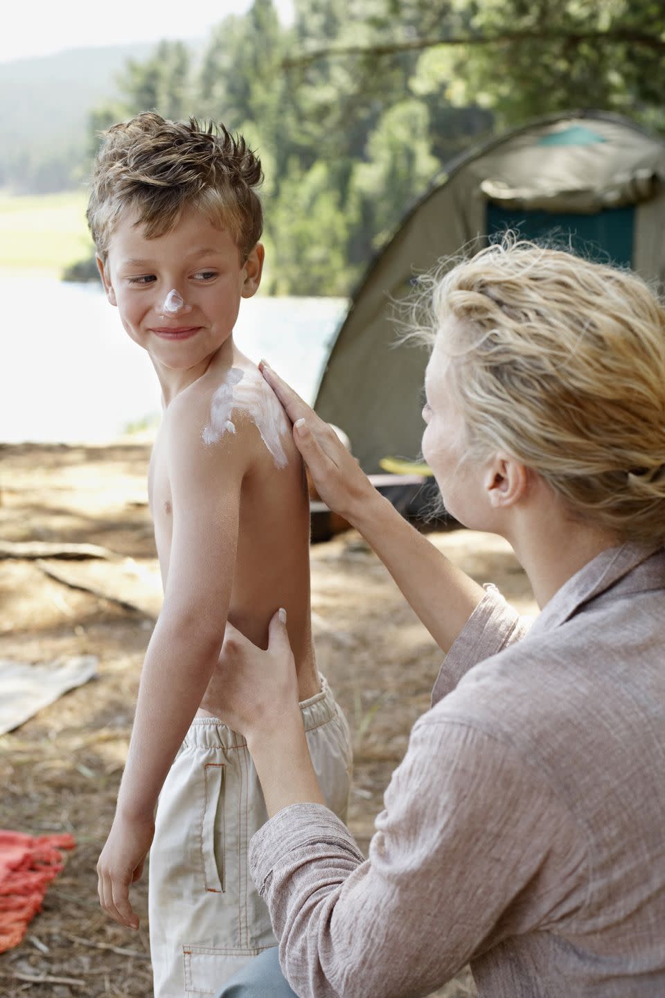 5) Apply sunscreen before insect repellent.