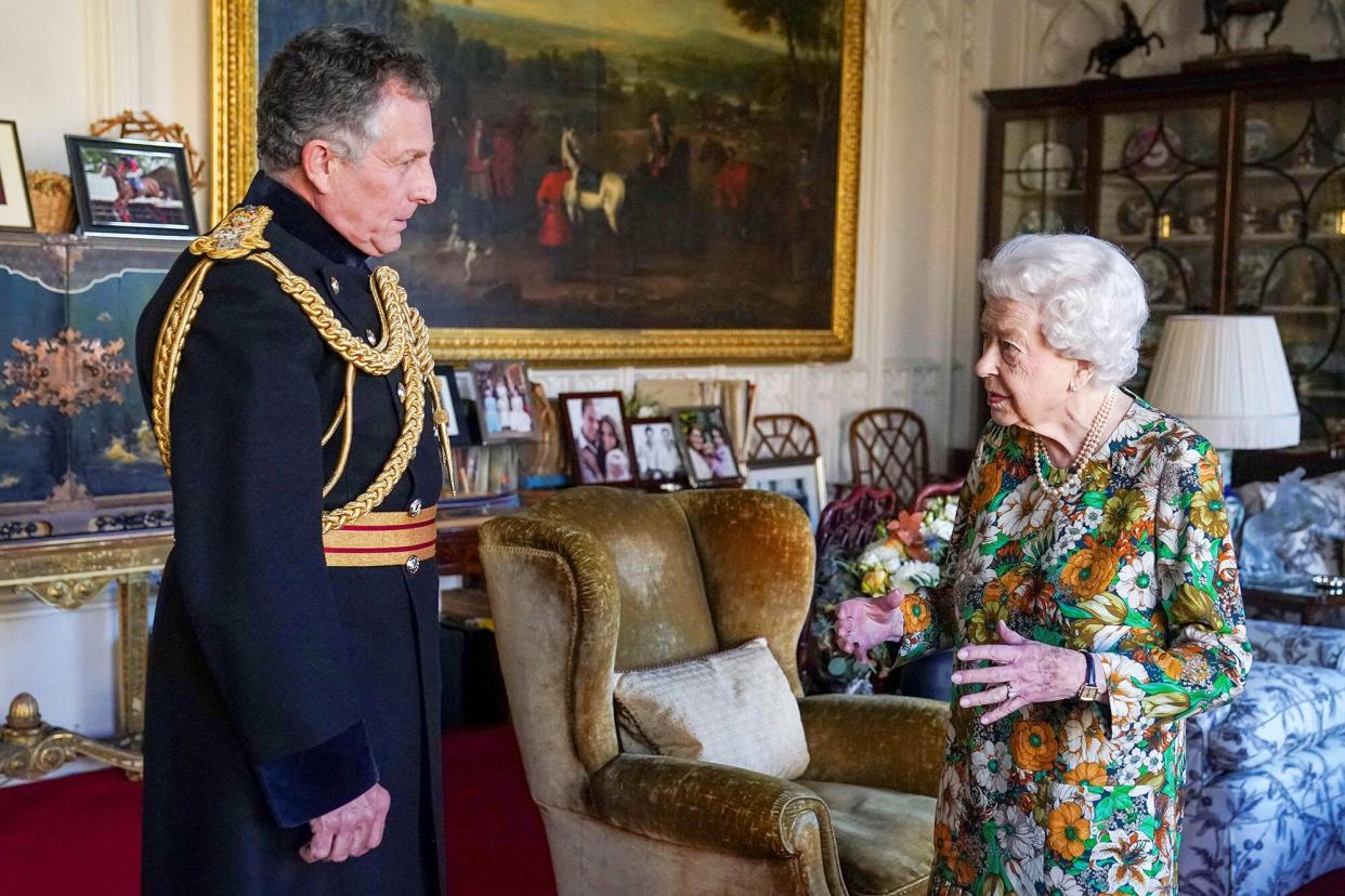 Britain's Queen Elizabeth II greets Britain's Chief of the Defence Staff, General Sir Nick Carter, during an audience at Windsor Castle, west of London on November 17, 2021. (Photo by Steve Parsons / POOL / AFP) (Photo by STEVE PARSONS/POOL/AFP via Getty Images)