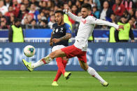 Pas de changement du côté de l'équipe de France mais du côté turc, Okay Yokuslu (sur la photo) a cédé sa place à Hakan Calhanoglu. À la 52e minute, Zeki Çelik, blessé, a été remplacé par Kaan Ayhan. (crédit AFP)