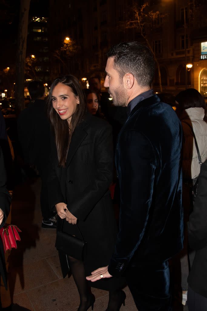 Miguel Ángel Silvestre y su novia, Rebeca Toribio, en la inaguración del restaurante Rhudo en Madrid en enero de 2024