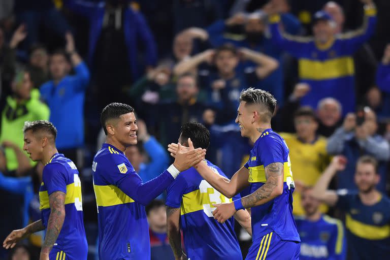 Rojo felicita a Vázquez, que marcó su quinto gol en la era Bataglia y el tercero consecutivo