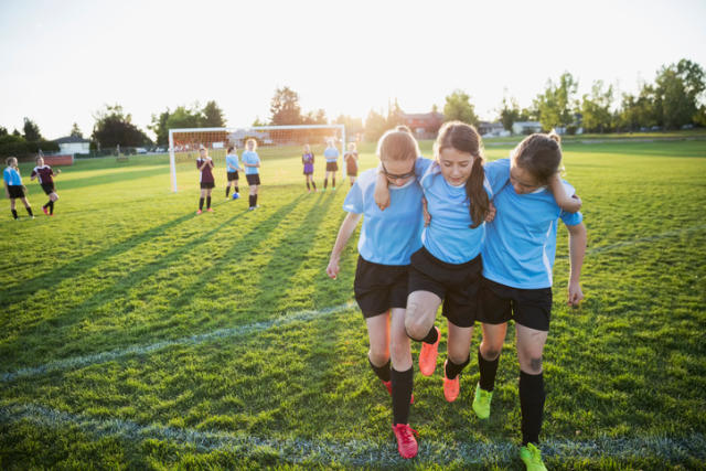 Las lesiones del fútbol en los niños van en aumento - ¿Qué pueden hacer los  padres? 