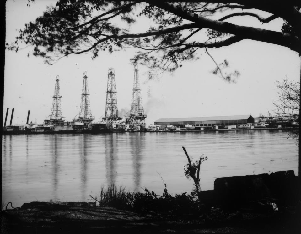Venezuela's state-run PDVSA crude oil shipping terminal La Salina stands on Lake Maracaibo, seen from Cabimas, Venezuela. (Photo: Rodrigo Abd/AP)