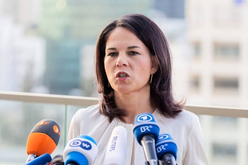 Annalena Baerbock, German Foreign Minister, gives a press statement on the terrace of the German Embassy in Tel Aviv. Christoph Soeder/dpa