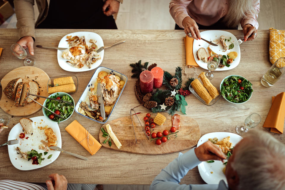 An Weihnachten steht meist fettiges Essen auf dem Tisch - und davon reichlich (Bild: Getty Images)