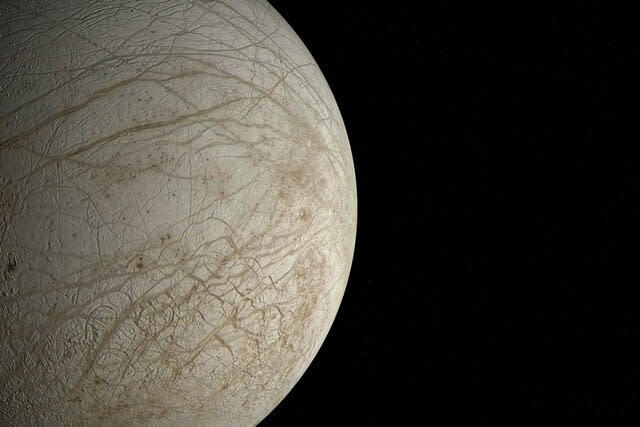 Astronomers Create Global Thermal Maps of Jupiter's Moon Europa