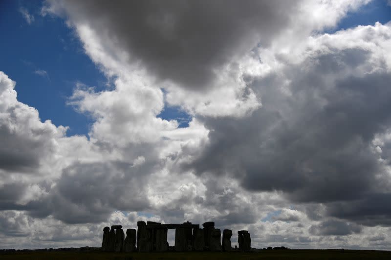 FOTO DE ARCHIVO: Una vista del círculo de Stonehenge, cerca de Amesbury, Reino Unido, el 20 de junio de 2020