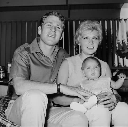<p>Disney General Entertainment Content/getty</p> Ryan O'Neal, Joanna Moore and daughter Tatum O'Neal in 1964