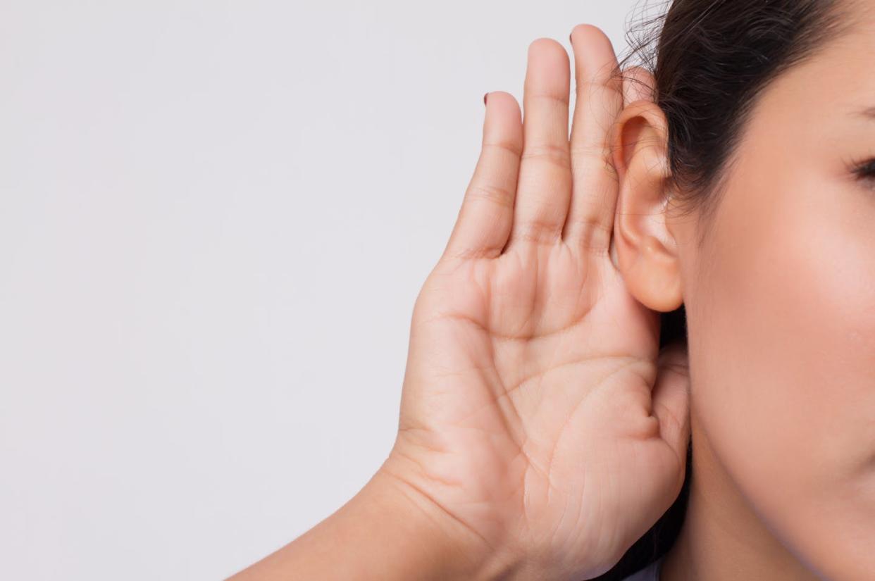 <a href="https://www.shutterstock.com/es/image-photo/sad-frustrated-unhappy-woman-listening-ear-764312221" rel="nofollow noopener" target="_blank" data-ylk="slk:9nong / Shutterstock;elm:context_link;itc:0;sec:content-canvas" class="link ">9nong / Shutterstock</a>