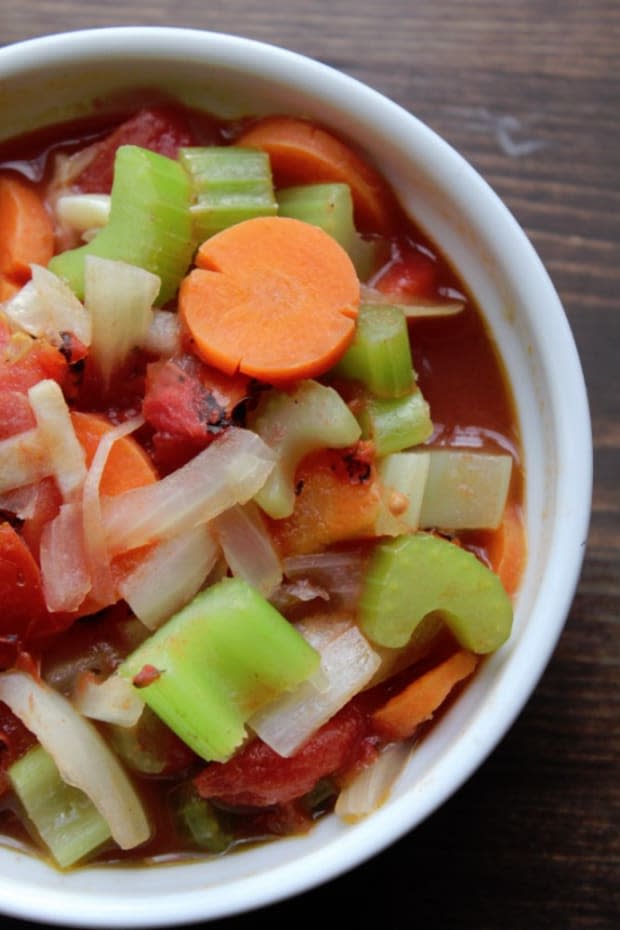 Crock Pot White Chicken Chili Recipe {Video} - Tammilee Tips