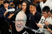 <p>Students cheer the arrival of Berkshire Hathaway CEO Warren Buffett during the annual Berkshire Hathaway shareholders’ meeting in Omaha, Neb., May 7, 2017. (Rick Wilking/Reuters) </p>