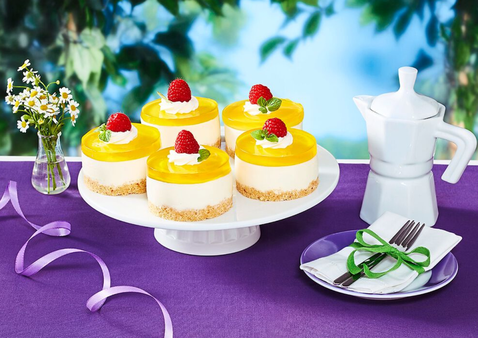 Lemon cheesecake Jell-O desserts