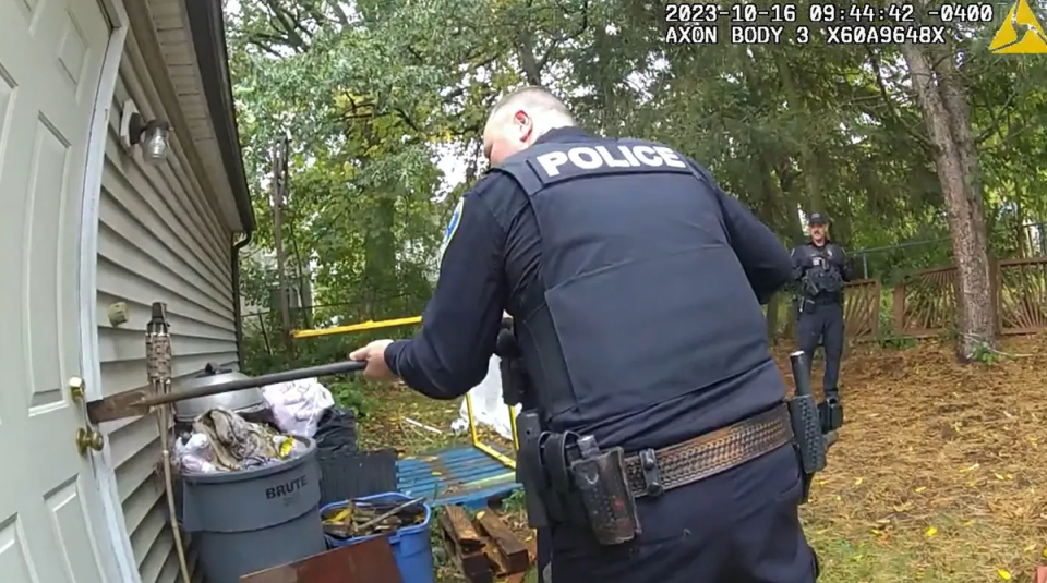 Police break through a door in Kenmore, Ohio (Arkon Police Department)