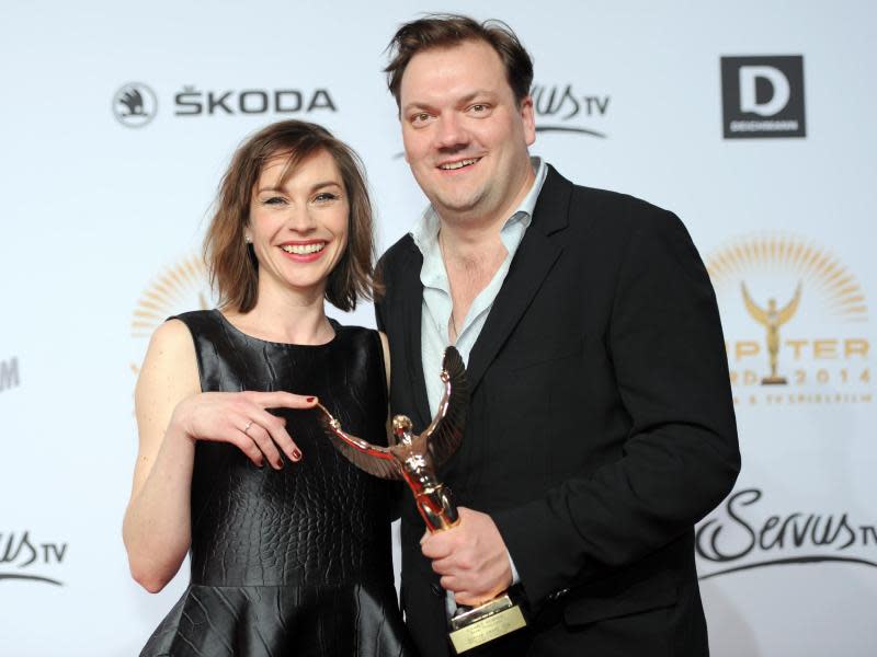 Charly Hübner und Christiane Paul bei der Verleihung des Jupiter Awards in Berlin. Foto: Britta Pedersen