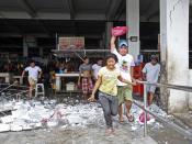 Vendors and shoppers run to safety after an earthquake hit Mandaue town in Cebu City, central Philippines October 15, 2013. At least six people were killed when buildings collapsed on islands popular with tourists in the central Philippines on Tuesday, radio reports said, after an earthquake measuring 7.2 hit the region. (REUTERS)