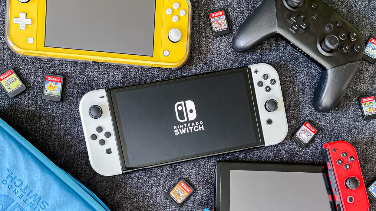  Nintendo Switch OLED, Nintendo Switch, Switch Lite and Switch Pro controller. 