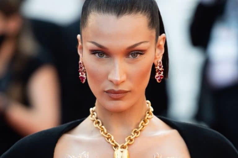 Bella Hadid provocó cientos de reacciones en las redes sociales tras su paso en la semana de la moda en París