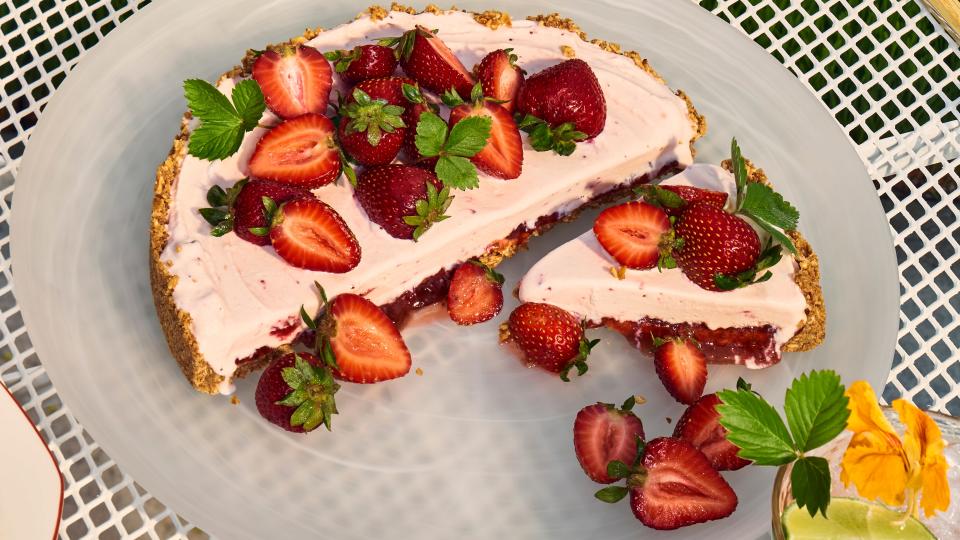 Strawberry-Pretzel Ice Cream Pie