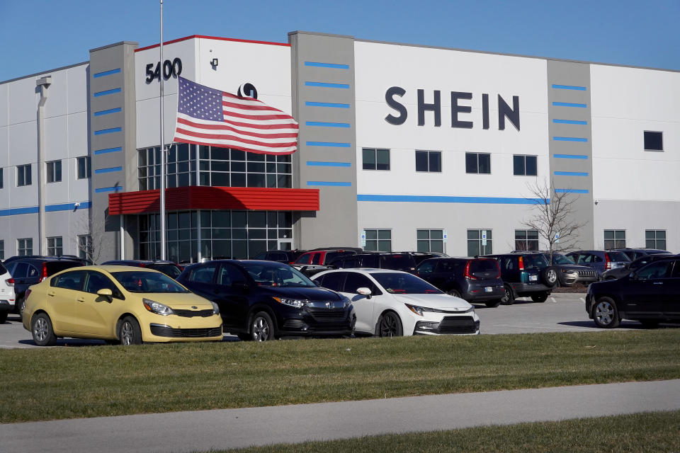 SHEIN（註冊名希音），2015年公司主體遷往廣州番禺作服裝加工基地，現總部設在新加坡的中國大陸在線快時尚零售商，主要以美國、歐洲和澳大利亞的客戶為目標。