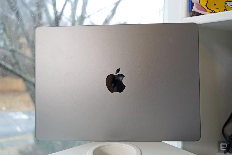<p>MacBook Pro 14-inch (2022) top of the lid</p>
