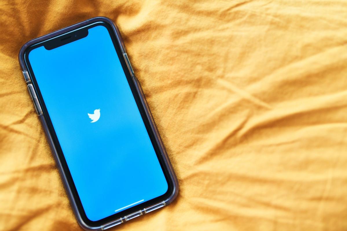 Musk Says Apple Isn’t Removing Twitter App, Easing Standoff