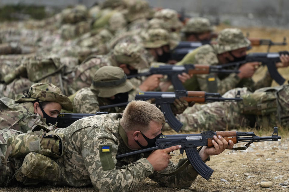 Ukrainian volunteer military recruits take part in an urban battle exercise whilst being trained by British Armed Forces at a military base in Southern England, Monday, Aug. 15, 2022. MOD and British Army as the UK Armed Forces continue to deliver international training of Ukrainian Armed Forces recruits in the United Kingdom.(AP Photo/Frank Augstein)