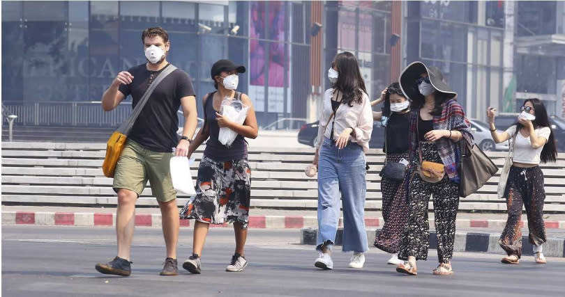 去年清邁空汙狀況在4月初達到最糟糕，整個清邁城籠罩在灰色霧霾中，清邁府宣布公務員可以在家上班。（圖／達志／美聯社）