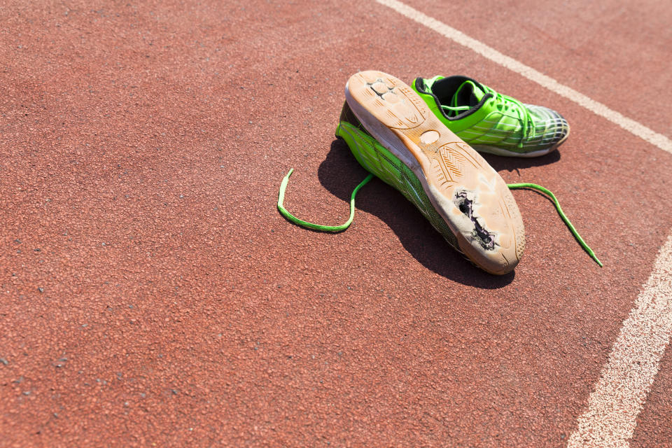 El desagaste en la suela es una señal de que debemos reemplazar los zapatos que utilizamos para ejercitarnos (Photo: Getty Images)