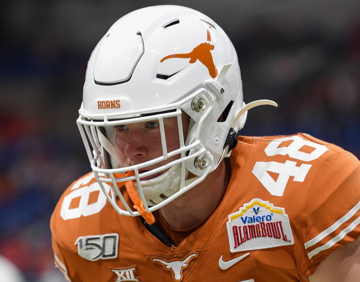 SAN ANTONIO, TX - DECEMBER 31: Texas Longhorns linebacker Jake Ehlinger (48) warms up before the Alamo Bowl football game between the Utah Utes and Texas Longhorns at the Alamodome on December 31, 2019 in San Antonio, TX. (Photo by Ken Murray/Icon Sportswire)