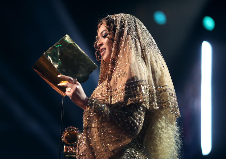 <p>After her performance, Beyoncé switched out her elaborate crown for a gold veil. (Photo: Getty Images) </p>