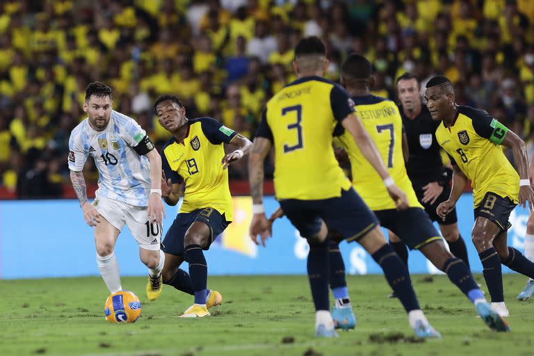 La selección argentina cerró las Eliminatorias anteriores ante Ecuador; esta vez las iniciará