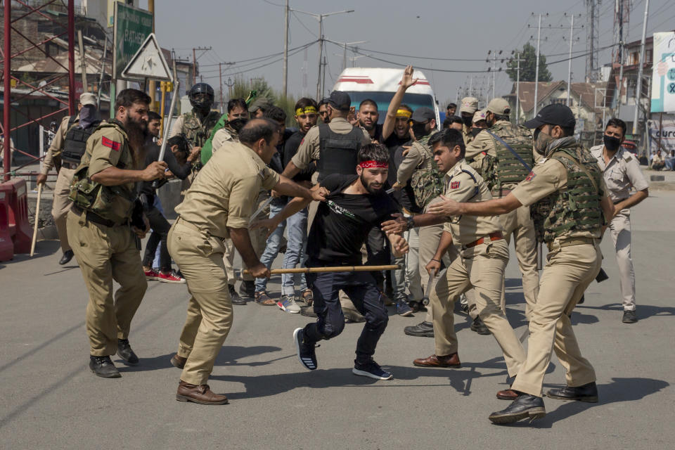 Indian policemen detain a Kashmiri Shiite Muslim for participating in a religious procession in central Srinagar, Indian controlled Kashmir, Wednesday, Sept. 19, 2018. Police in Indian portion of Kashmir detained hundreds of mourners as they defied restrictions imposed by authorities, fearing religious processions marking the Muslim month of Muharram would turn into anti-India protests. (AP Photo/Dar Yasin)