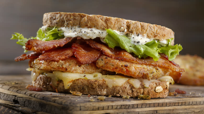 Sandwich with fried green tomatoes